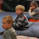 Enfants-faisant-psychomotricite-en-salle